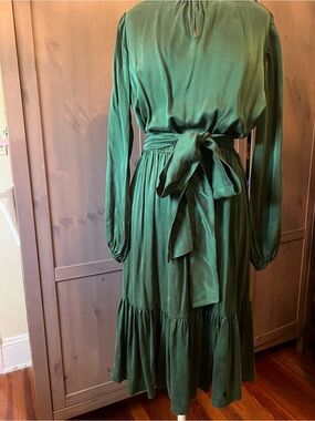 Deep Emerald Long-Sleeve V-Neck Tiered Midi Dress